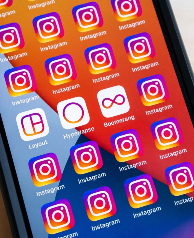 instagram icons on iphone screen
