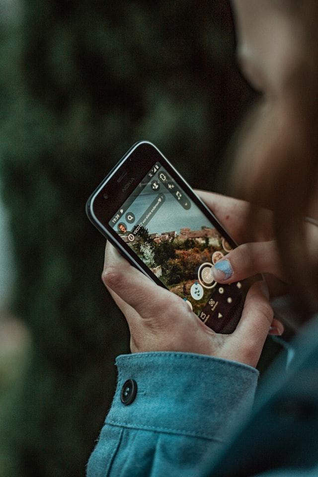 person holding black iphone with snapchat